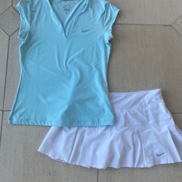 Nike Tennis Outfit - Skort & Top - Picture 2 of 4